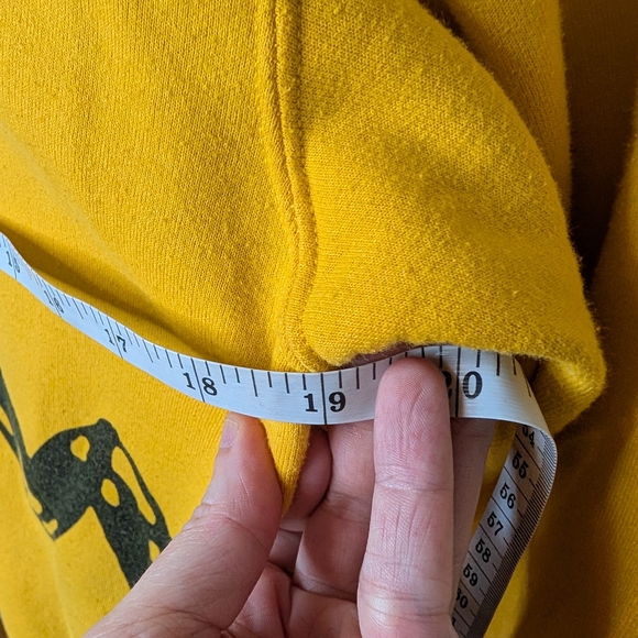 CedarFair Women's Size Large Charlie Brown Peanuts Yellow Crewneck Sweatshirt - Picture 4 of 6